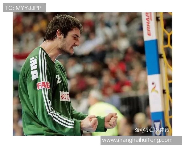 足球巨星泪洒赛场背后原因揭晓球迷感动落泪心酸瞬间引发热议 足球巨星泪洒赛场背后原因揭晓球迷感动落泪心酸瞬间引发热议