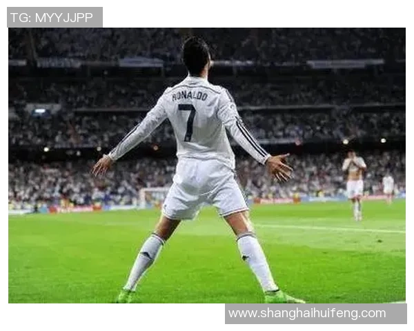 兰字球星在足球世界中的闪耀身影及其传奇故事解析 兰字球星在足球世界中的闪耀身影及其传奇故事解析