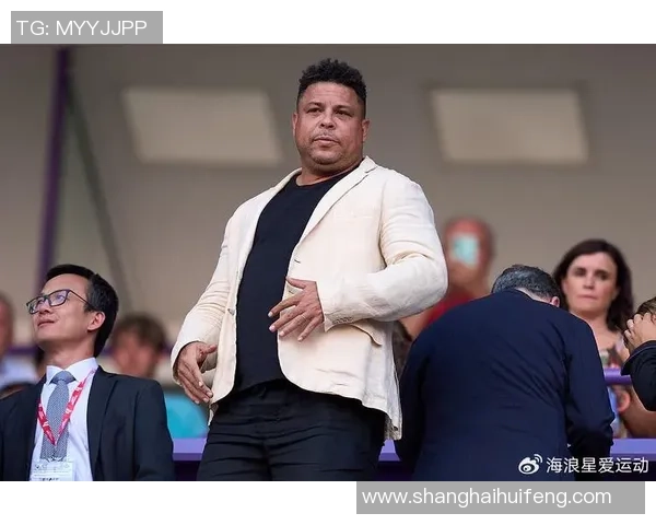 长发男足球星高清大图展现运动激情与独特魅力尽显锋芒 长发男足球星高清大图展现运动激情与独特魅力尽显锋芒